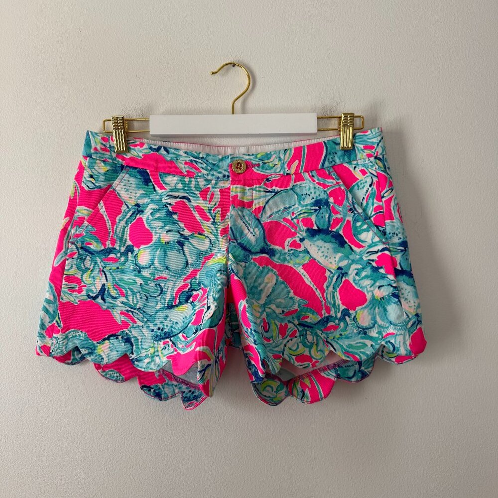 Lilly Pulitzer Buttercup Stretch Shorts in Lobsters in Love Pattern